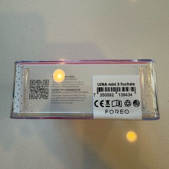 New FOREO Luna Mini 3 Smart Facial Cleansing Massager - Fuschia - Picture 3 of 3